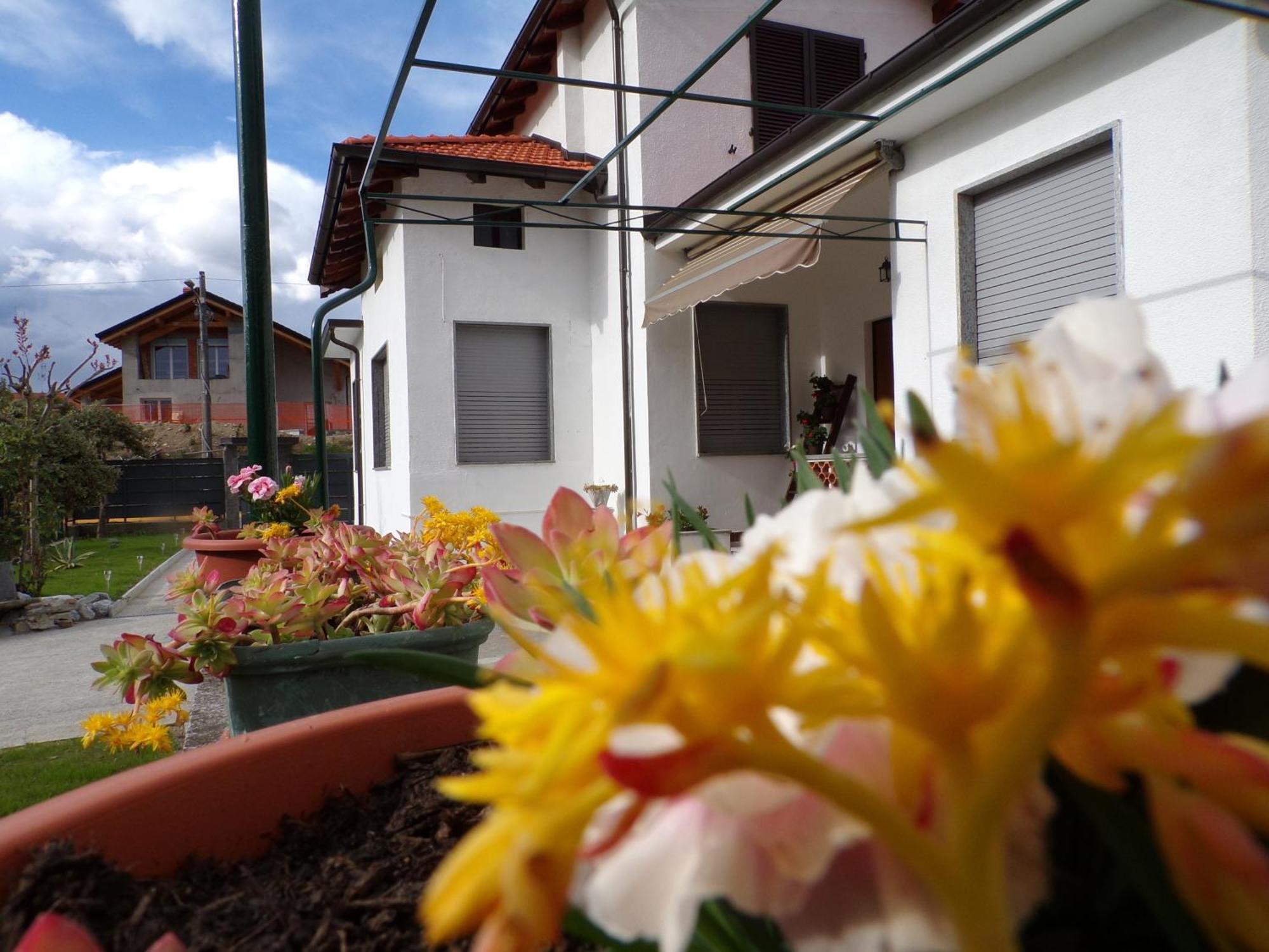Casa Vacanze Terra Di Mezzo Invorio Inferiore Exterior foto